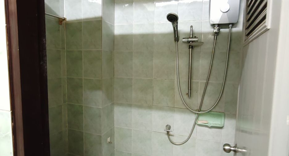 For rent 5 bedrooms retail Space in Sathon, Bangkok
