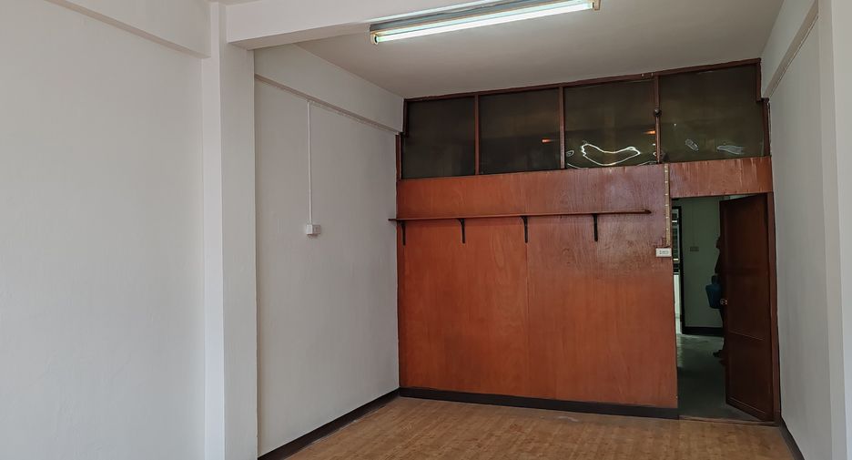 For rent 5 bedrooms retail Space in Sathon, Bangkok