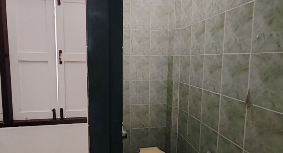 For rent 5 bedrooms retail Space in Sathon, Bangkok