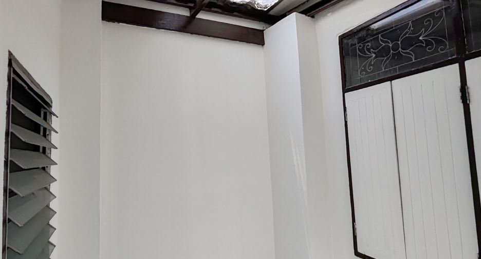 For rent 5 bedrooms retail Space in Sathon, Bangkok