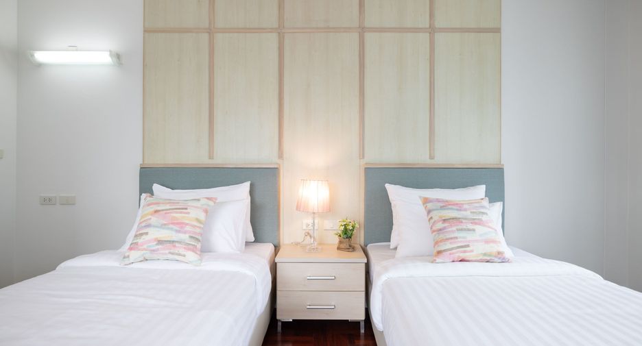For rent 2 bedrooms condo in Khlong Toei, Bangkok