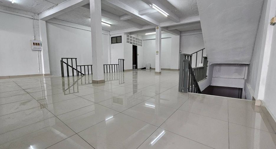 For sale and for rent 6 bedrooms retail Space in Bang Kho Laem, Bangkok