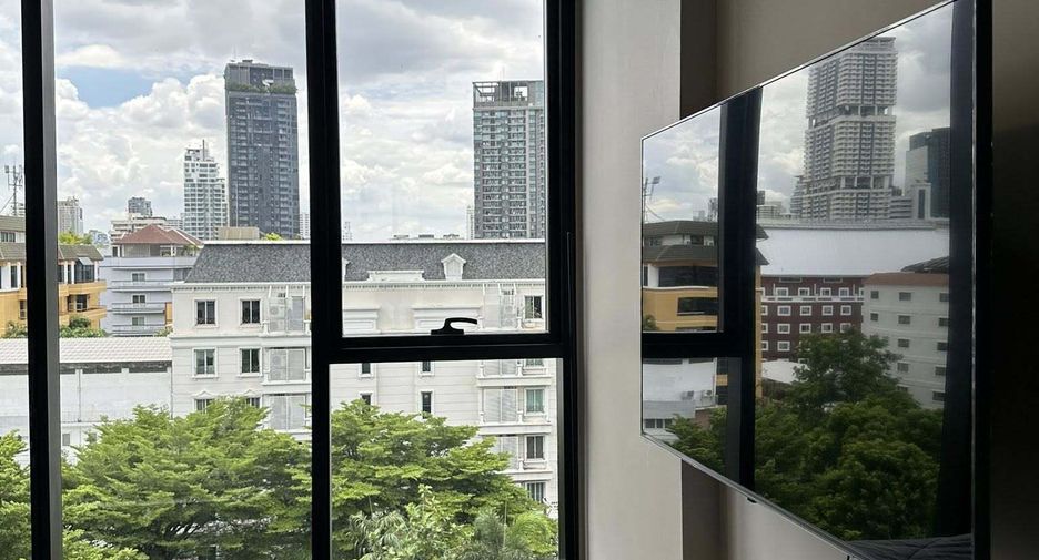 For rent 1 bed condo in Khlong Toei, Bangkok