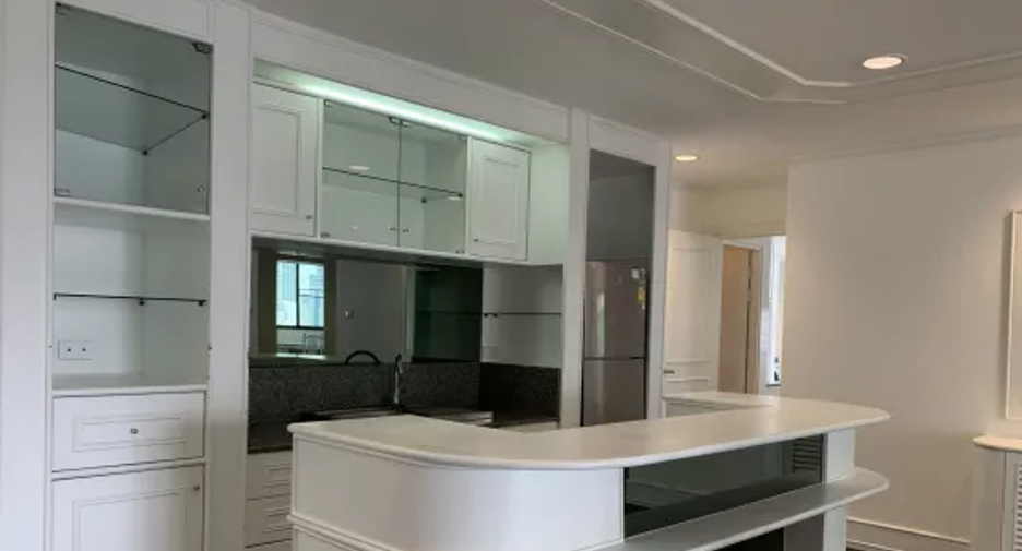 For rent 2 bedrooms apartment in Sathon, Bangkok