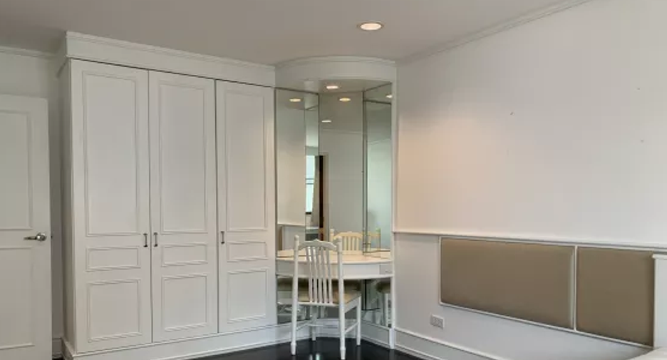 For rent 2 bedrooms apartment in Sathon, Bangkok