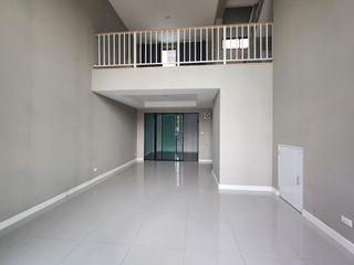 Local comercial en venta y en alquiler de 3 habitaciones en Lat Krabang, Bangkok