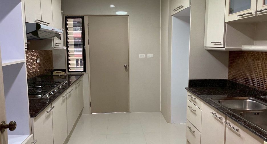 For rent 3 ベッドルーム condo in Watthana, Bangkok