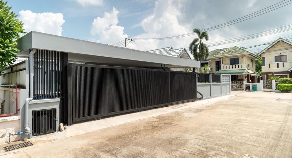 For sale 3 bedrooms house in Bang Lamung, Chonburi