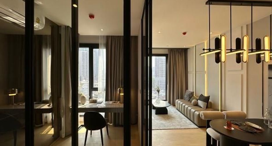 For rent 2 bedrooms condo in Huai Khwang, Bangkok