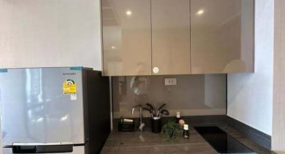 For rent 2 bedrooms condo in Huai Khwang, Bangkok