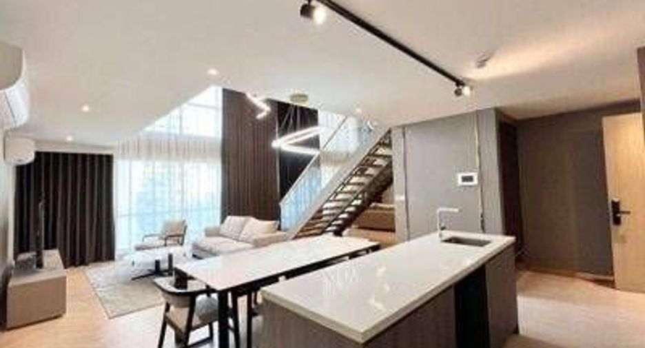 For rent 4 bedrooms condo in Watthana, Bangkok