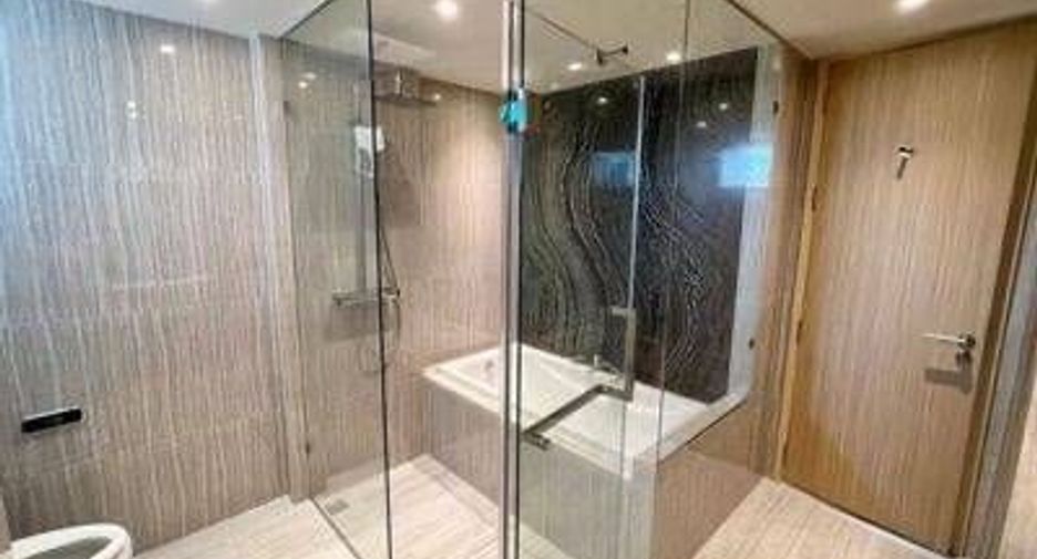 For rent 4 bedrooms condo in Watthana, Bangkok