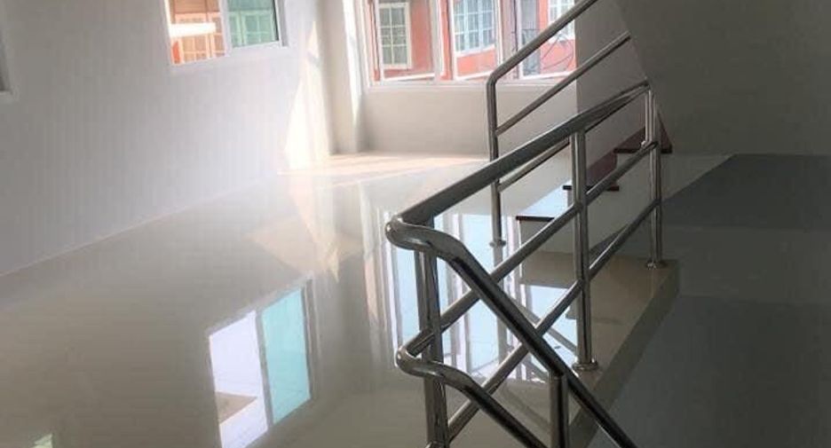 For rent 3 bedrooms retail Space in Min Buri, Bangkok
