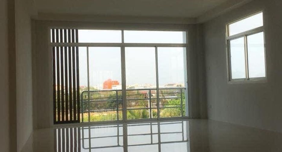 For rent 3 bedrooms retail Space in Min Buri, Bangkok
