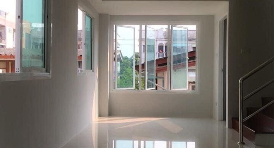For rent 3 bedrooms retail Space in Min Buri, Bangkok
