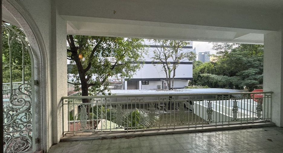 Haus zur Miete mit 5 Zimmer in Watthana, Bangkok