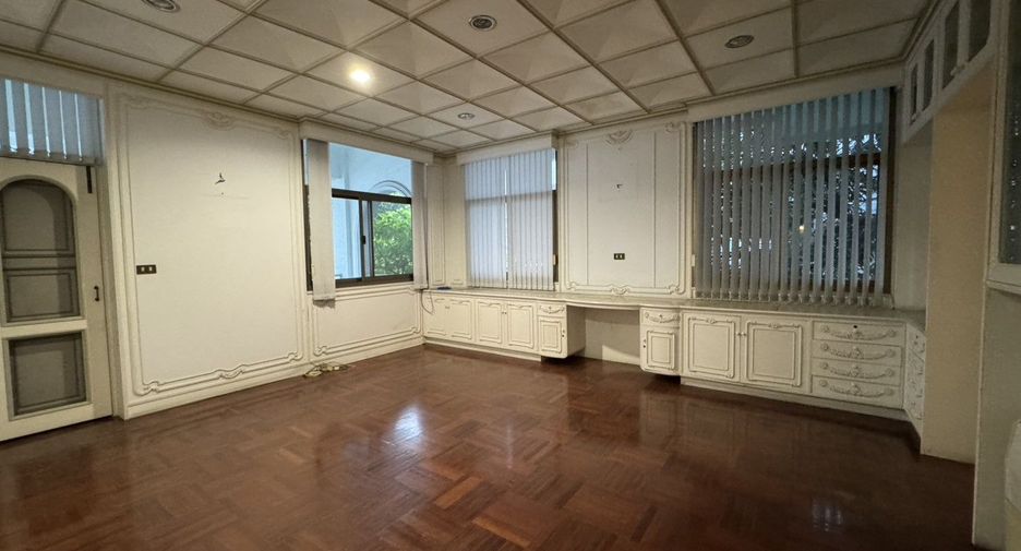 Haus zur Miete mit 5 Zimmer in Watthana, Bangkok