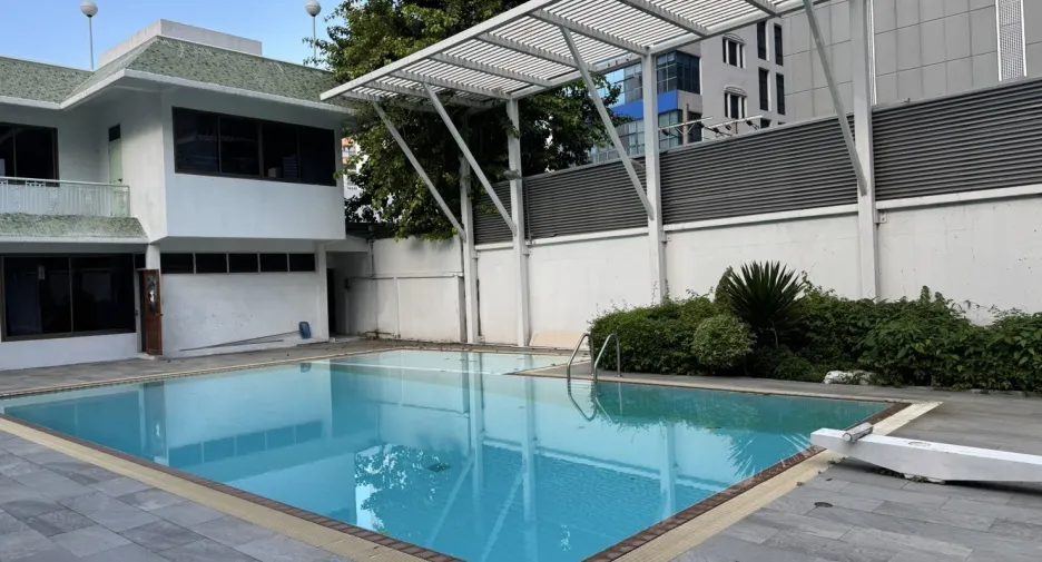 Haus zur Miete mit 5 Zimmer in Watthana, Bangkok