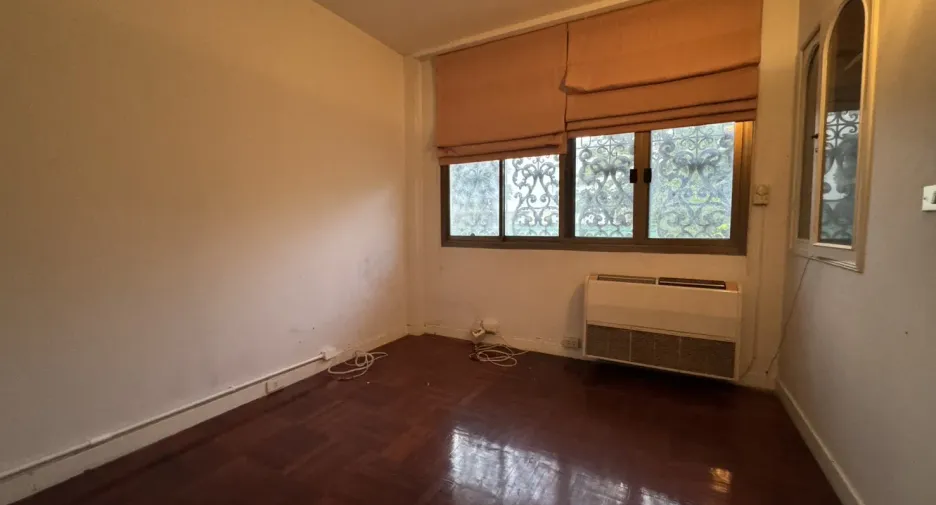 Haus zur Miete mit 5 Zimmer in Watthana, Bangkok