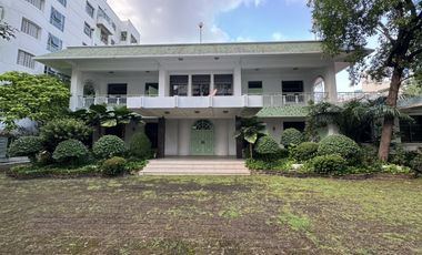 For rent 5 bedrooms house in Watthana, Bangkok