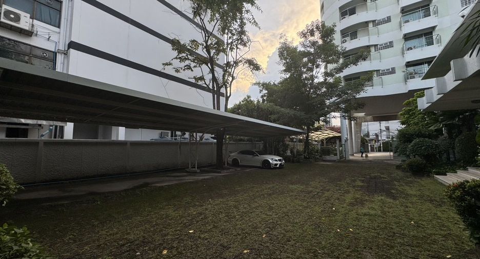 Haus zur Miete mit 5 Zimmer in Watthana, Bangkok