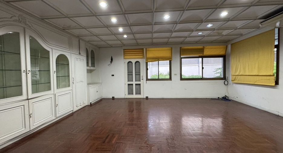 Haus zur Miete mit 5 Zimmer in Watthana, Bangkok