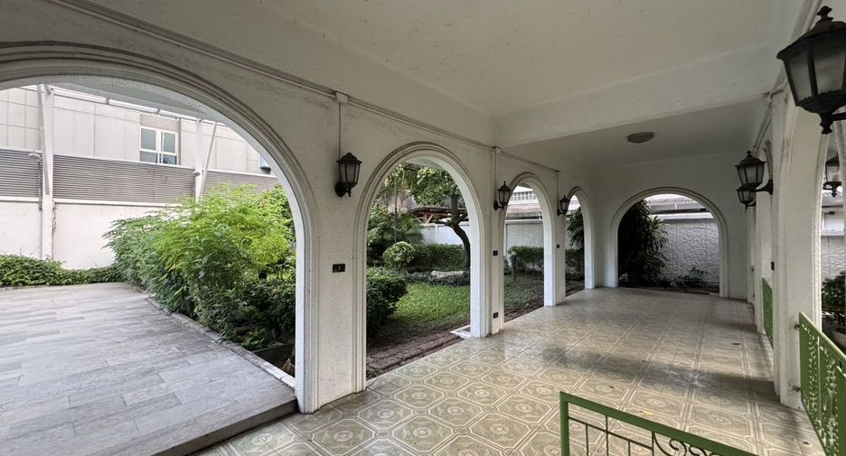 Haus zur Miete mit 5 Zimmer in Watthana, Bangkok