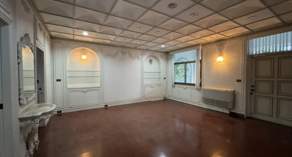 Haus zur Miete mit 5 Zimmer in Watthana, Bangkok