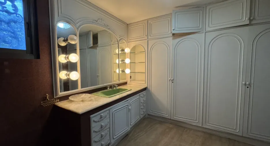 Haus zur Miete mit 5 Zimmer in Watthana, Bangkok