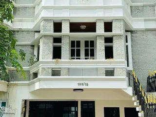 Casa adosada en alquiler de 4 habitaciones en Watthana, Bangkok