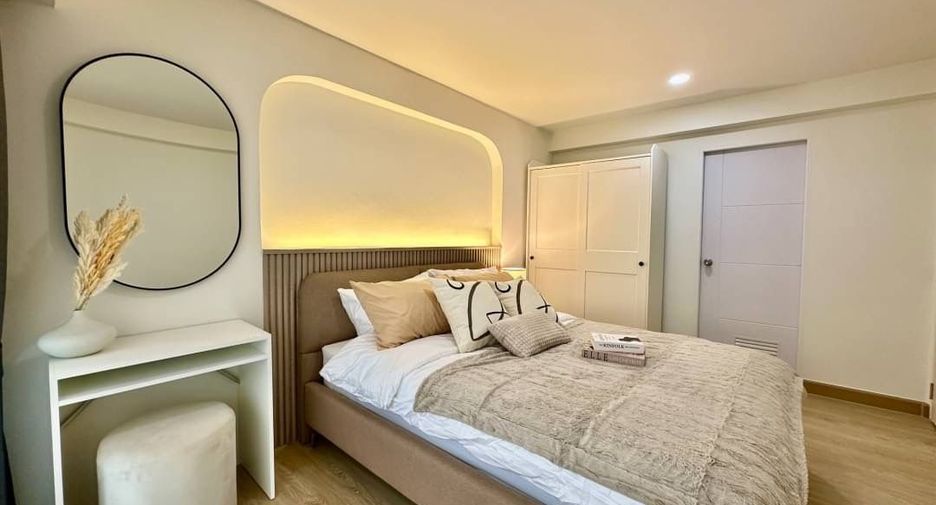 For sale 2 bedrooms condo in Phra Khanong, Bangkok