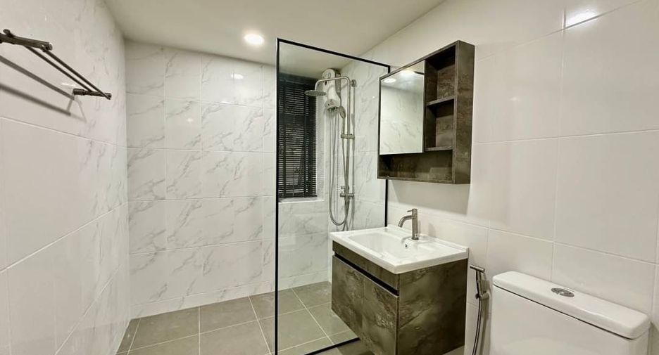 For sale 2 bedrooms condo in Phra Khanong, Bangkok