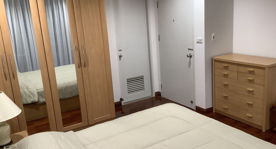 For rent 2 bedrooms condo in Watthana, Bangkok