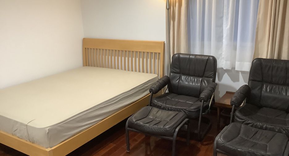 For rent 2 bedrooms condo in Watthana, Bangkok