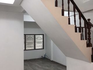 Casa adosada en alquiler de 3 habitaciones en Sai Mai, Bangkok