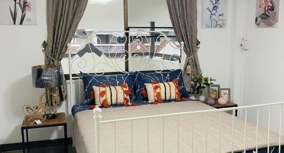 For rent 5 bedrooms townhouse in Prawet, Bangkok