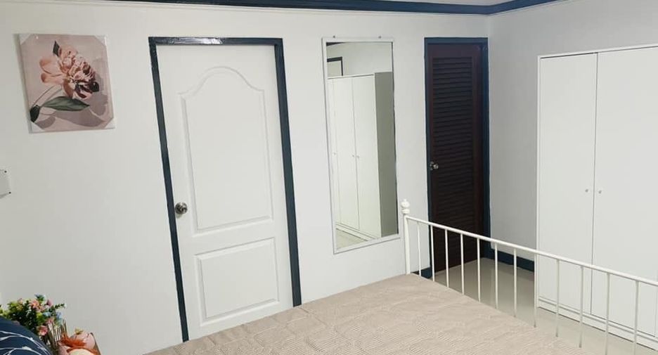 For rent 5 bedrooms townhouse in Prawet, Bangkok