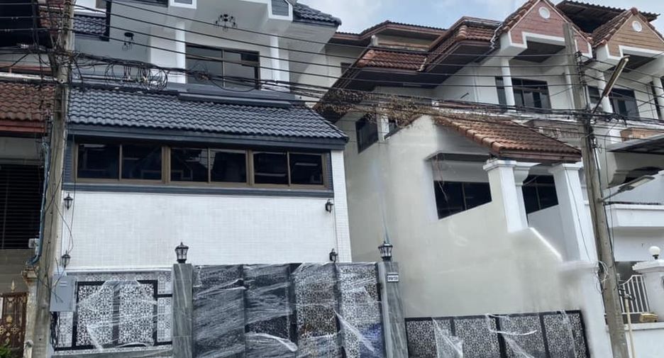 For rent 5 bedrooms townhouse in Prawet, Bangkok