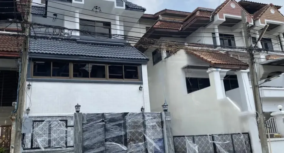For rent 5 bedrooms townhouse in Prawet, Bangkok