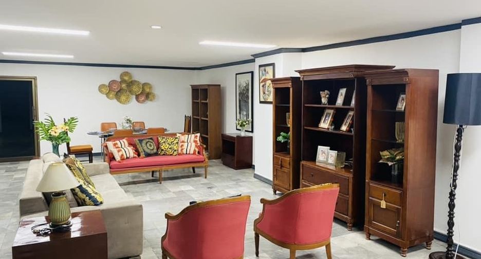For rent 5 bedrooms townhouse in Prawet, Bangkok