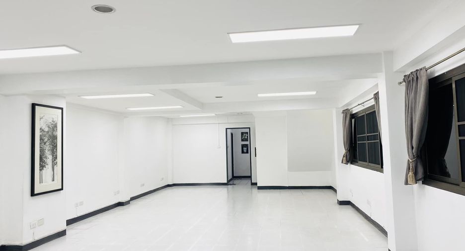 For rent 5 bedrooms townhouse in Prawet, Bangkok