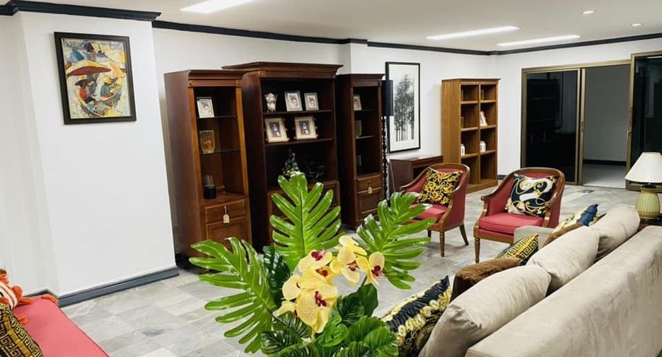 For rent 5 bedrooms townhouse in Prawet, Bangkok