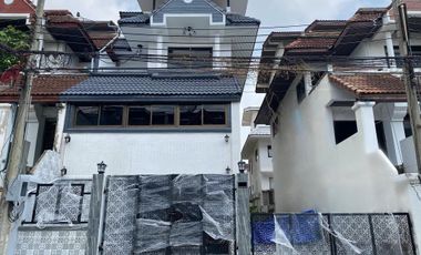 For rent 5 bedrooms townhouse in Prawet, Bangkok