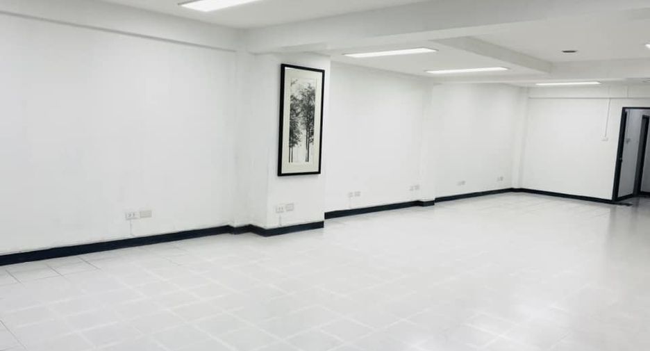 For rent 5 bedrooms townhouse in Prawet, Bangkok