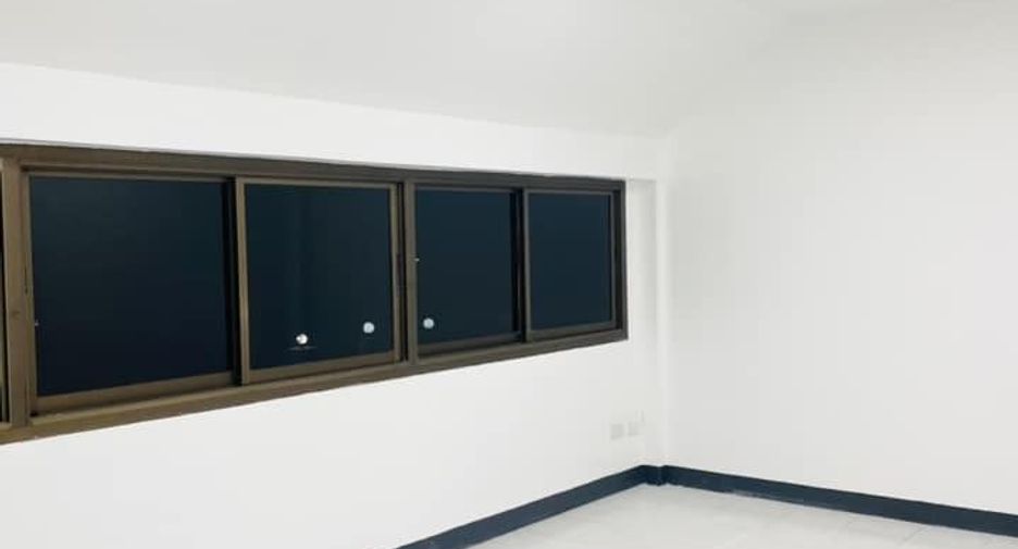 For rent 5 bedrooms townhouse in Prawet, Bangkok