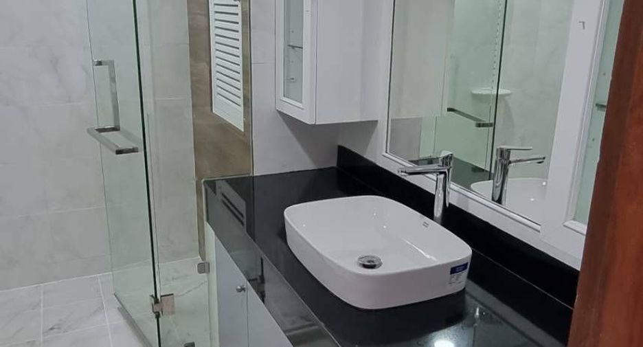 For rent 3 bedrooms condo in Khlong Toei, Bangkok