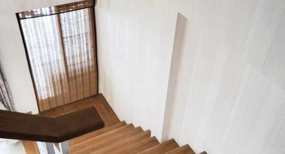 For rent 3 bedrooms townhouse in Wang Thonglang, Bangkok