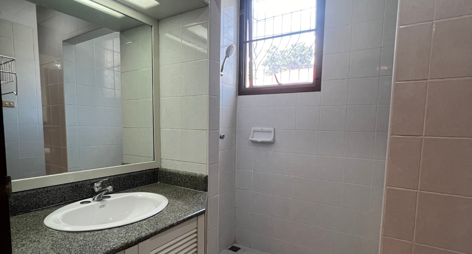 For rent 1 bed apartment in Watthana, Bangkok