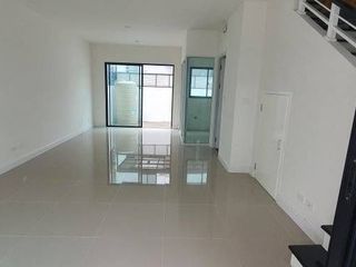 Reihenhaus zur Miete mit 3 Zimmer in Saphan Sung, Bangkok