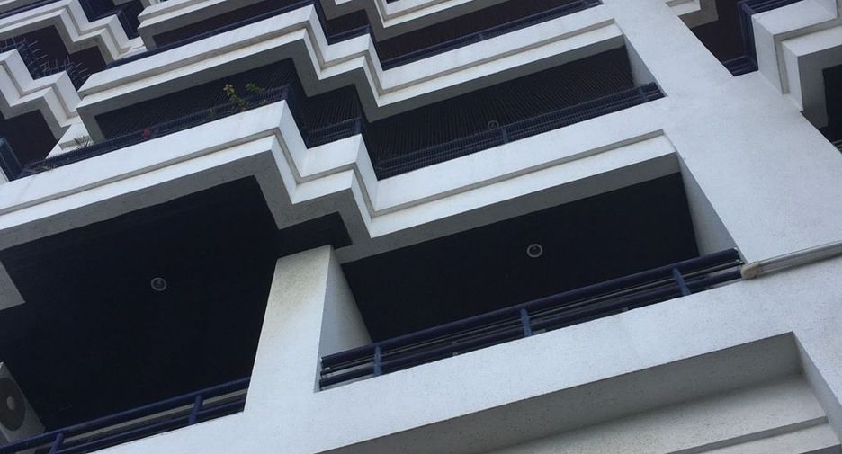 For sale 3 bedrooms condo in Si Racha, Chonburi